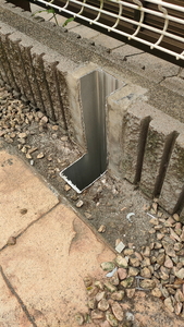 杉並区カーポート解体現場主柱撤去