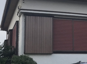 戸袋内部鳥の巣撤去掃除