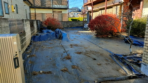 防草シート上の草刈り