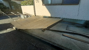 潰れてしまったカーポート撤去